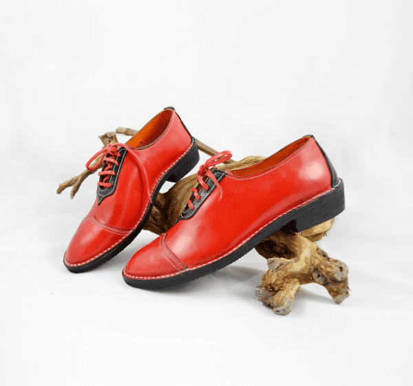 Zapato artesano a medida de piel rojo y negro Loyos Piel 1