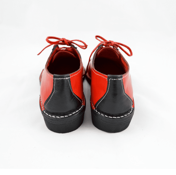 Zapato artesano a medida de piel rojo y negro Loyos Piel 4